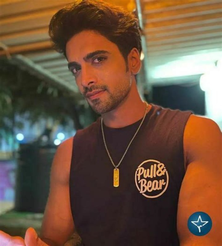 Aakash Ahuja Height, Weight, Net Worth, Age, Birthday, Wikipedia, Who, Instagram, Biography