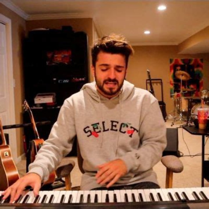 
Alec Chambers Said He Prefers To Be Focus On Career Rather Than Having A Wife 