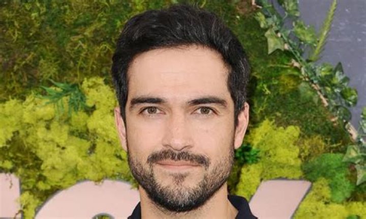 Alfonso Herrera Height, Weight, Net Worth, Age, Birthday, Wikipedia, Who, Nationality, Biography