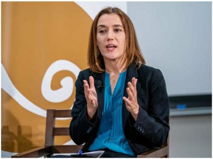 Amanda Sloat Height, Weight, Net Worth, Age, Birthday, Wikipedia, Who, Instagram, Biography