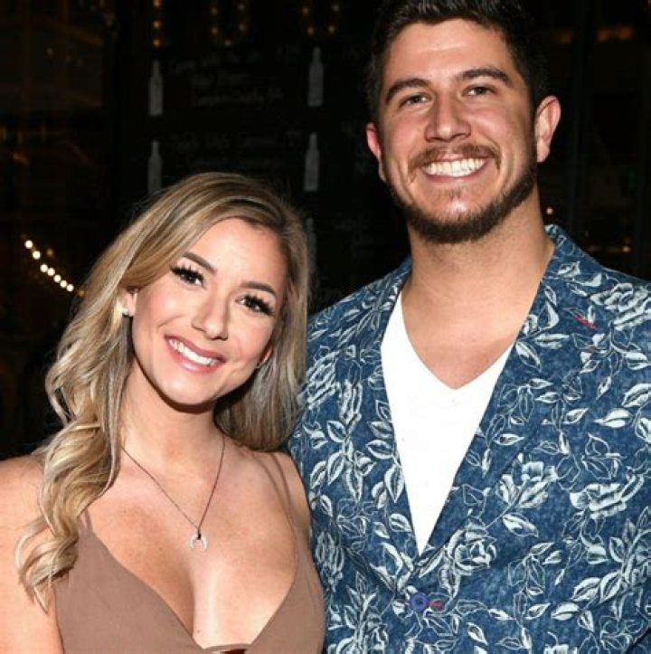 
Amber And Barnett From Love Is Blind Almost Got Divorced 