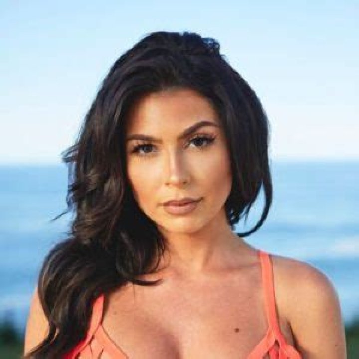 
Angela Babicz Height, Weight, Net Worth, Age, Birthday, Wikipedia, Who, Nationality, Biography 