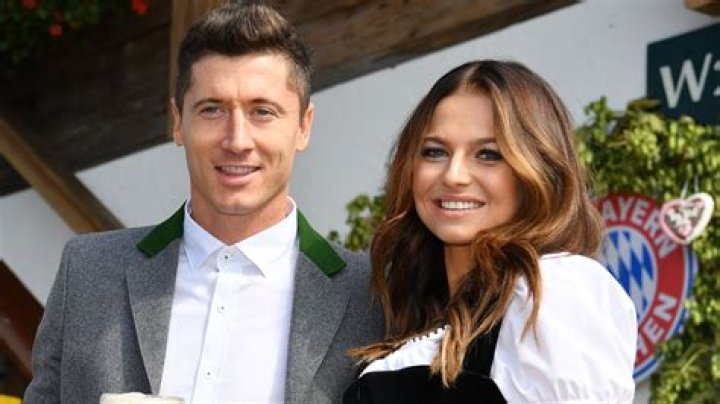 
Anna Lewandowska Net Worth: How Rich Is Robert Lewandowski’s Wife? 