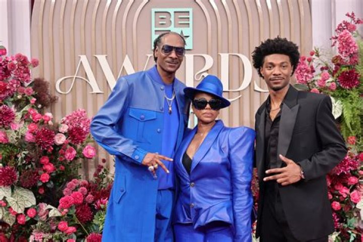 
Annabelle Davis’s Dad Is A Big Advocate For Deaf People, So People Wonder If She Is Deaf In Real Life 