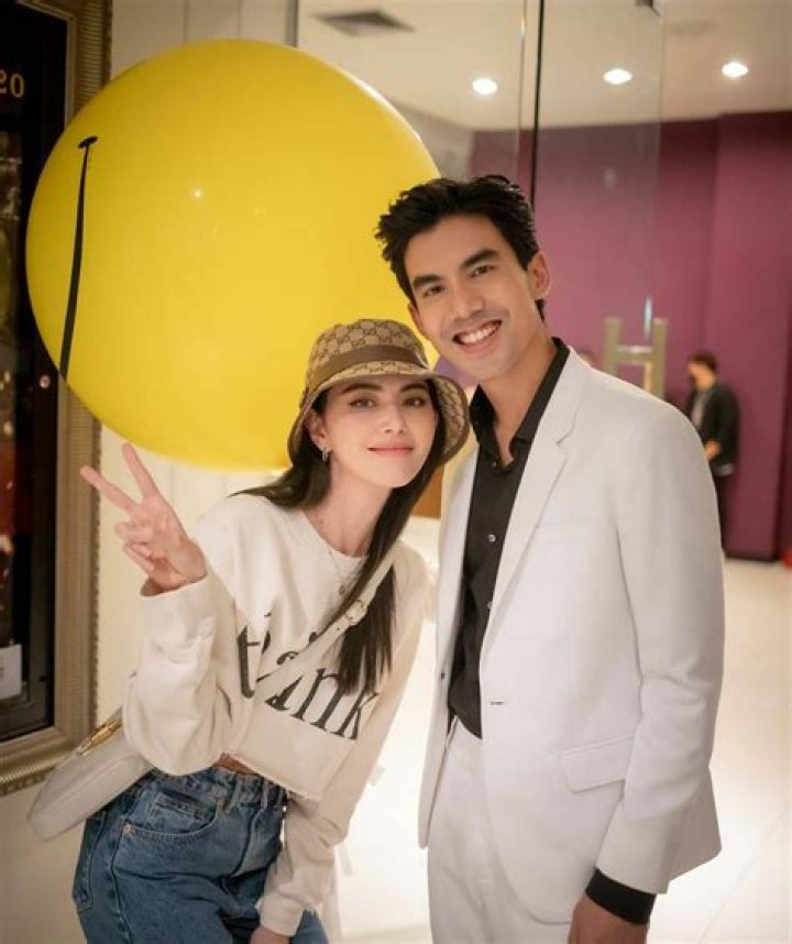 
Are Davika Hoorne And Chantavit Dhanasevi Still Dating? Boyfriend In 2022 