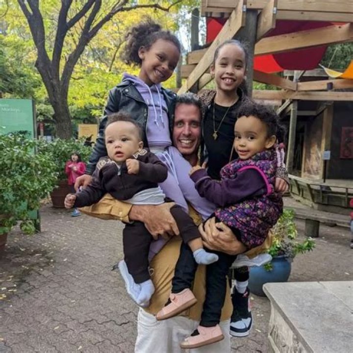 
Ari Nagel is Married to Wife: Roxanne Nagel and Kids 