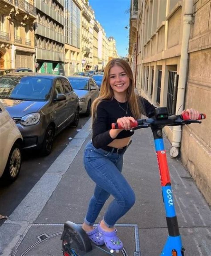 
Ariee Cocottee Height, Weight, Net Worth, Age, Birthday, Wikipedia, Who, Nationality, Biography 