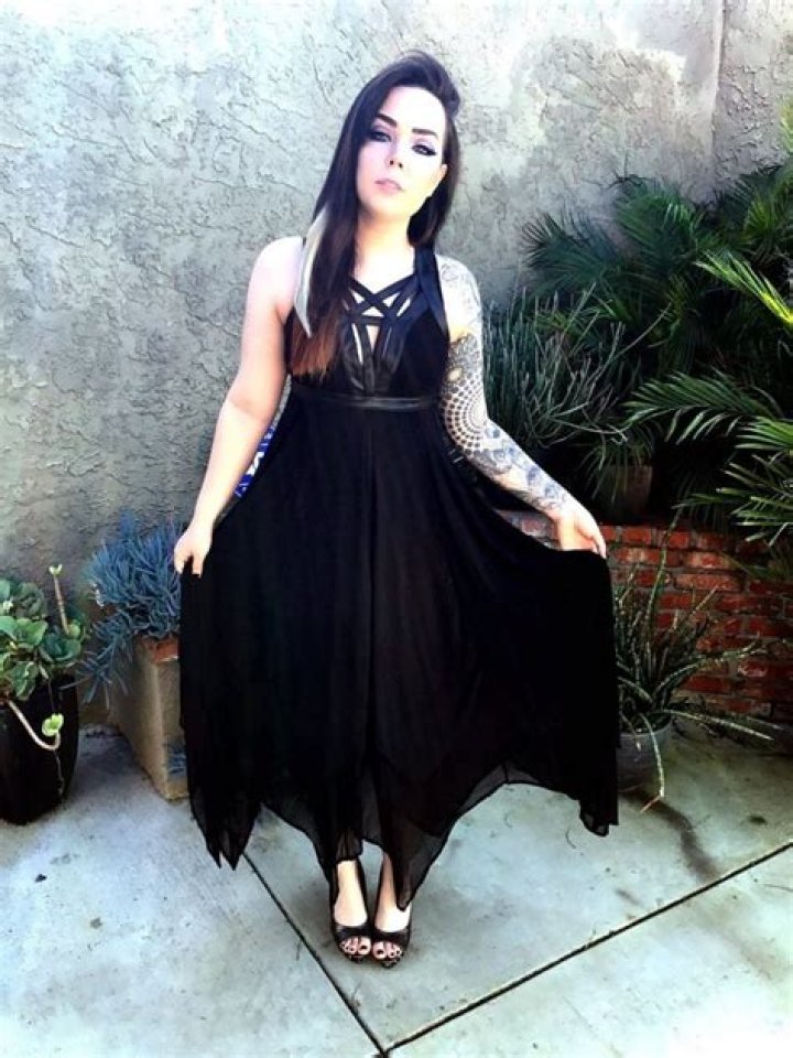 
Arin Hanson’s wife Suzy Berhow Wiki Bio, age, height, sister, net worth 