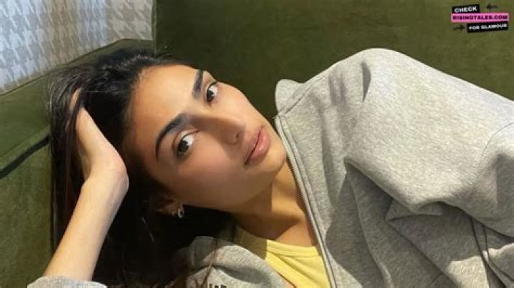 Athiya Shetty Height, Weight, Net Worth, Age, Birthday, Wikipedia, Who, Instagram, Biography