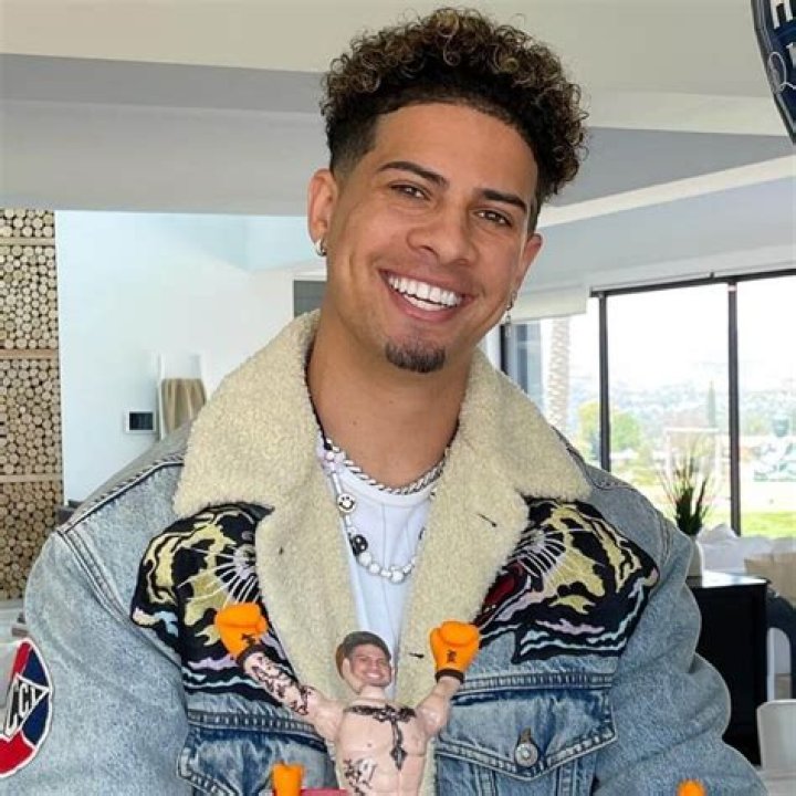 Austin McBroom Height, Weight, Net Worth, Age, Wiki, Who, Instagram, Biography