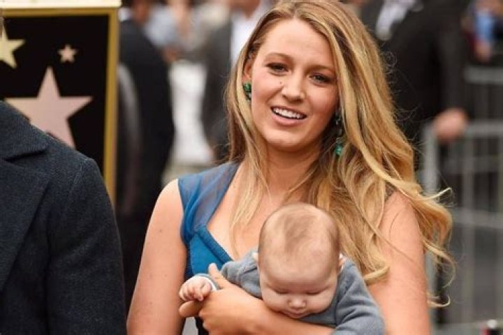 
Blake Lively Reacts To Paparazzi Photos Of Her Pregnancy 
