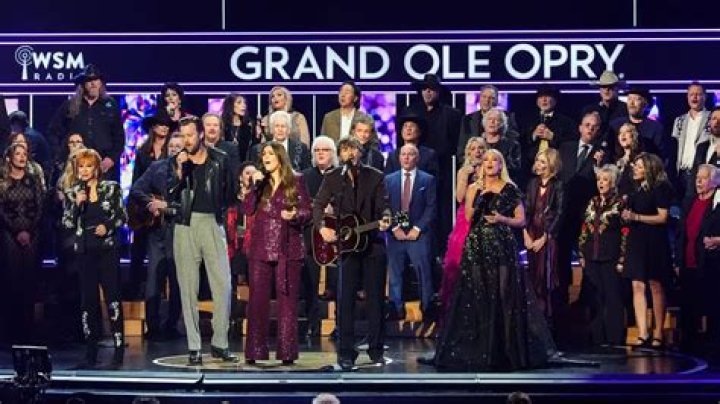 
Blake Shelton Celebrates Gwen Stefani’s Milestone Performance At The Grand Ole Opry 