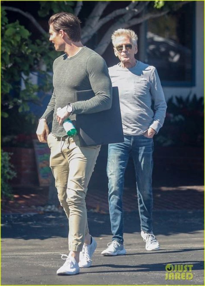 Calvin Klein Out and About With Actor Boyfriend Kevin Baker, What Is Their Age Difference?