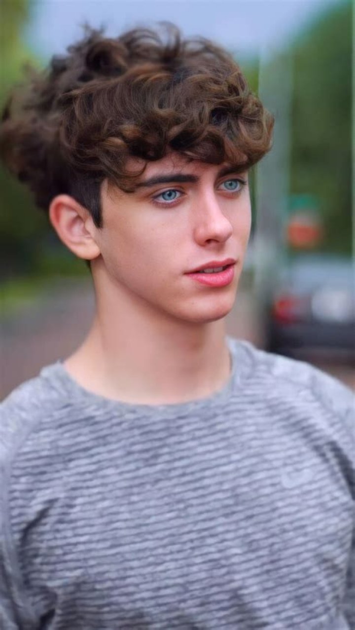 Cameron Herrin Height, Weight, Net Worth, Age, Birthday, Wikipedia, Who, Nationality, Biography