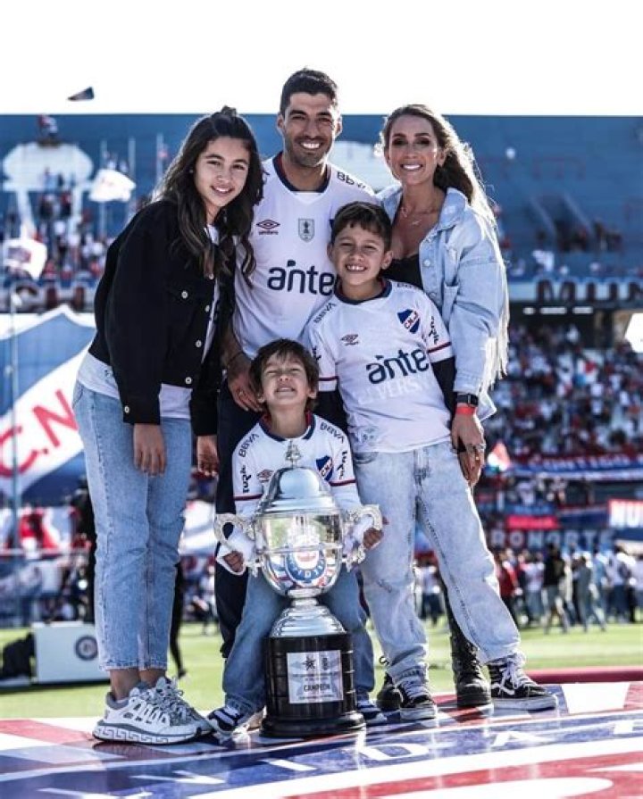 
Casandra Suarez Height, Weight, Net Worth, Age, Birthday, Wikipedia, Who, Instagram, Biography 