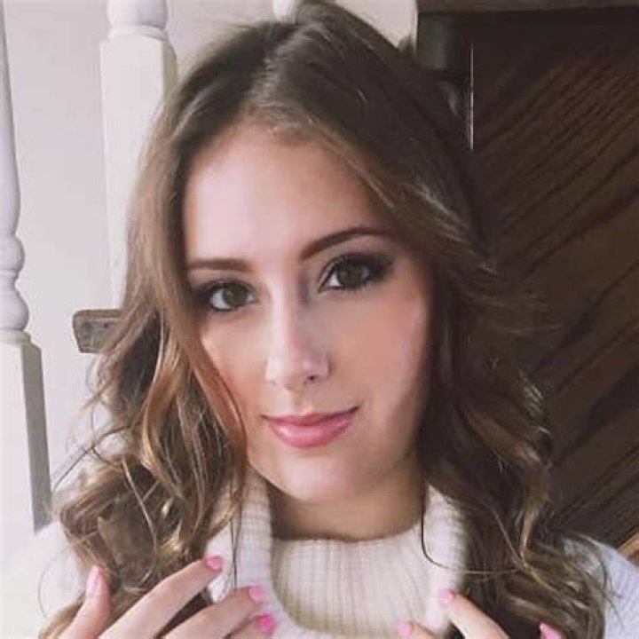 
Claire Abbott Height, Weight, Net Worth, Age, Birthday, Wikipedia, Who, Nationality, Biography 