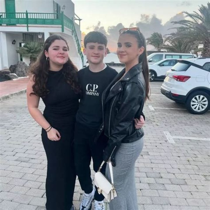 
Coronation Street Actress Isabella Flanagan Has Proud Parents Who Run A Family Instagram Account 