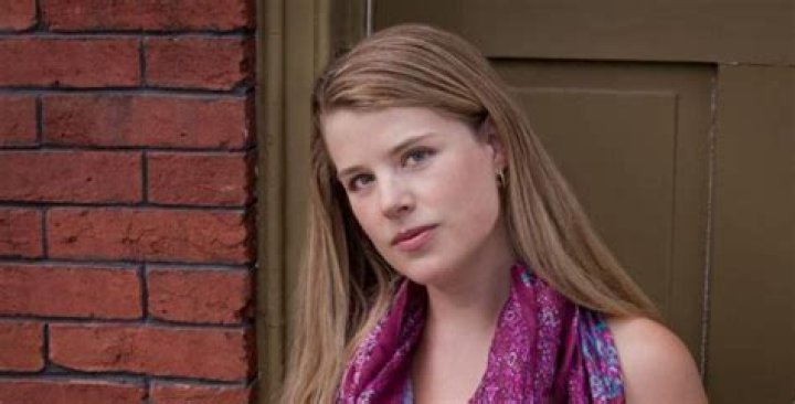 Dana Barron Height, Weight, Net Worth, Age, Birthday, Wikipedia, Who, Nationality, Biography