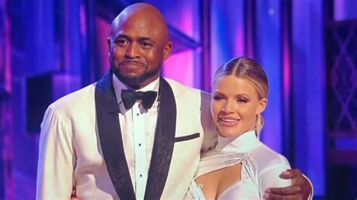 
‘Dancing With the Stars’ Thrills With Stylish James Bond Night — See the Best Dances of the Night! 