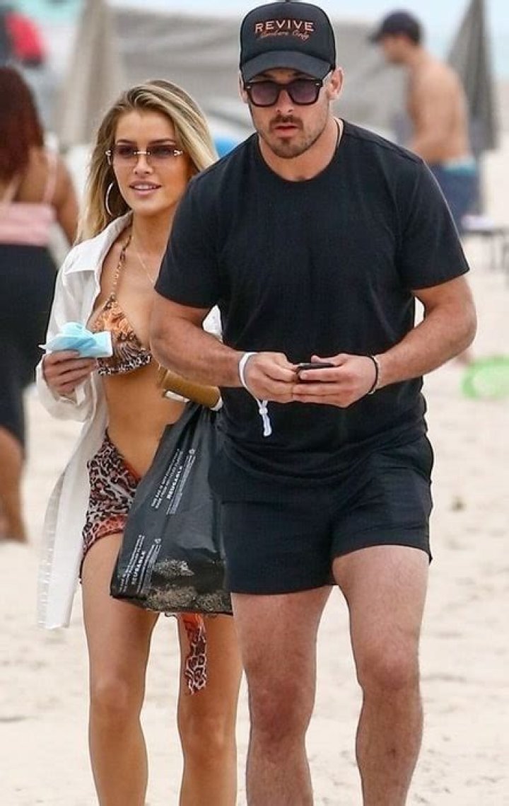 Danny Amendola is not Married to Wife. Dating Girlfriend: Jean Watts.