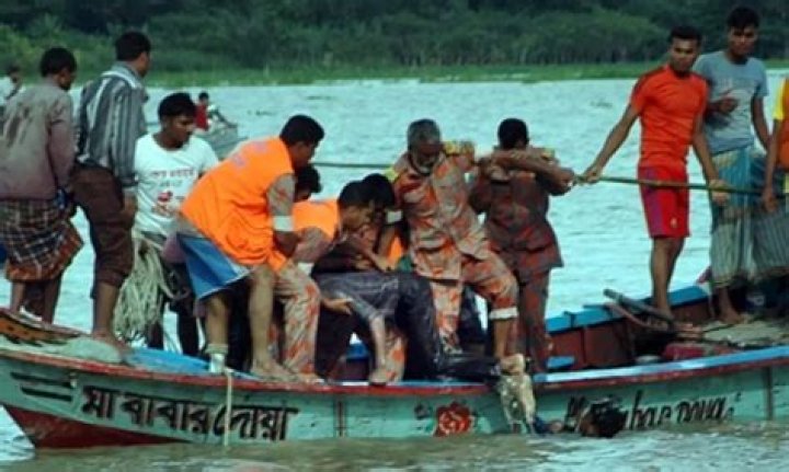 
Death toll in B’desh boat capsize reaches 32, over 30 still missing 