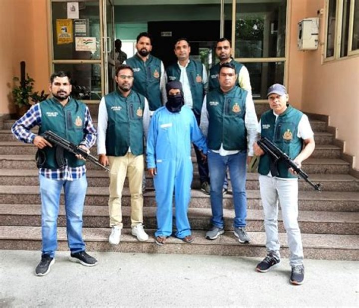 
Delhi: Illegal arms supplier held with 15 high-end pistols, 45 live cartridges 