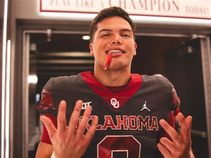 Dillon Gabriel Height, Weight, Net Worth, Age, Birthday, Wikipedia, Who, Nationality, Biography