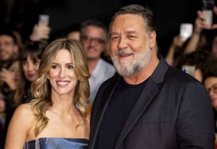 Dionne Crowe Height, Weight, Net Worth, Age, Birthday, Wikipedia, Who, Nationality, Biography