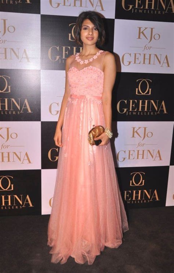 Divya Khanduja Height, Weight, Net Worth, Age, Birthday, Wikipedia, Who, Nationality, Biography