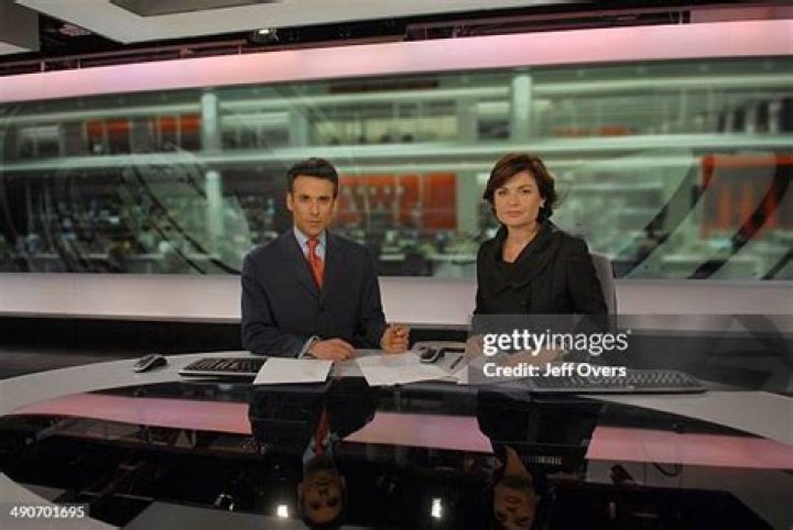 
Does BBC Newsreader Matthew Amroliwala Have An Illness? Meet His Wife And Family 
