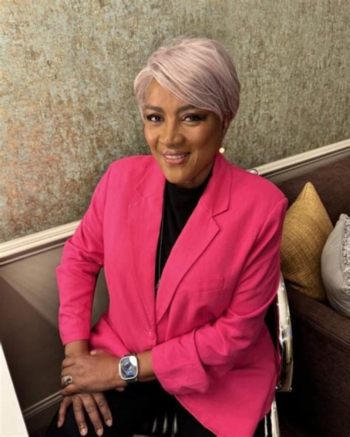 Donna Brazile Height, Weight, Net Worth, Age, Birthday, Wikipedia, Who, Instagram, Biography