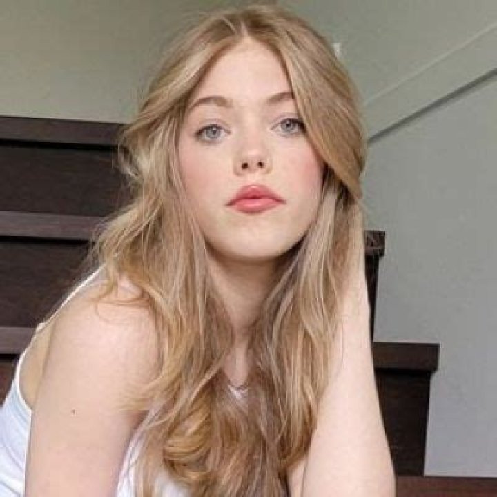 Elle McKinnon Height, Weight, Net Worth, Age, Birthday, Wikipedia, Who, Instagram, Biography