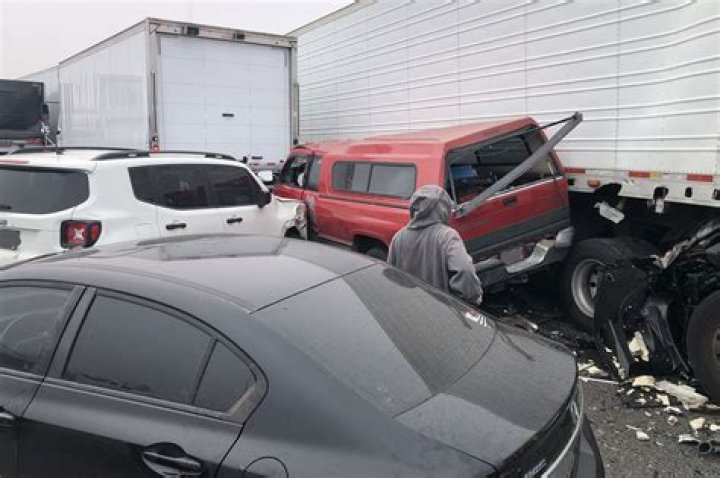 
Foggy morning commute leads to fatal 60-car pileup in Oregon 