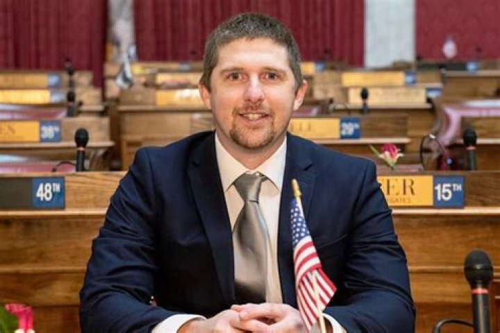 
Former W.Va. Lawmaker Who Went to Prison for Jan. 6 Riots Announces Intent to Run for Congress 