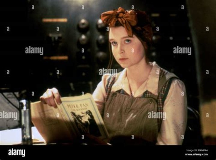 
Georgina Cates Height, Weight, Net Worth, Age, Birthday, Wikipedia, Who, Nationality, Biography 