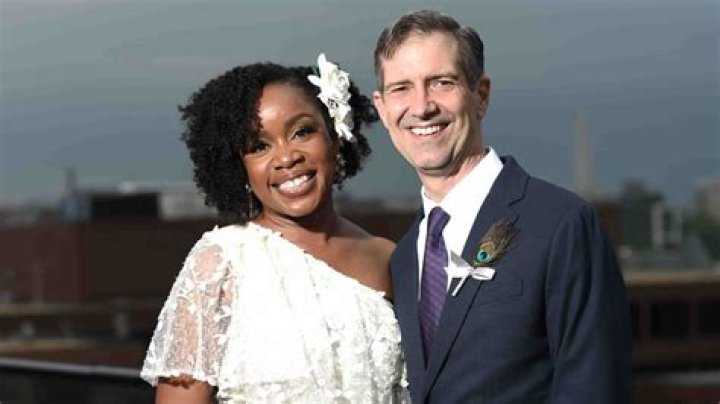 Greg Stohr is Married to Wife: Kimberly Atkins. Kids.