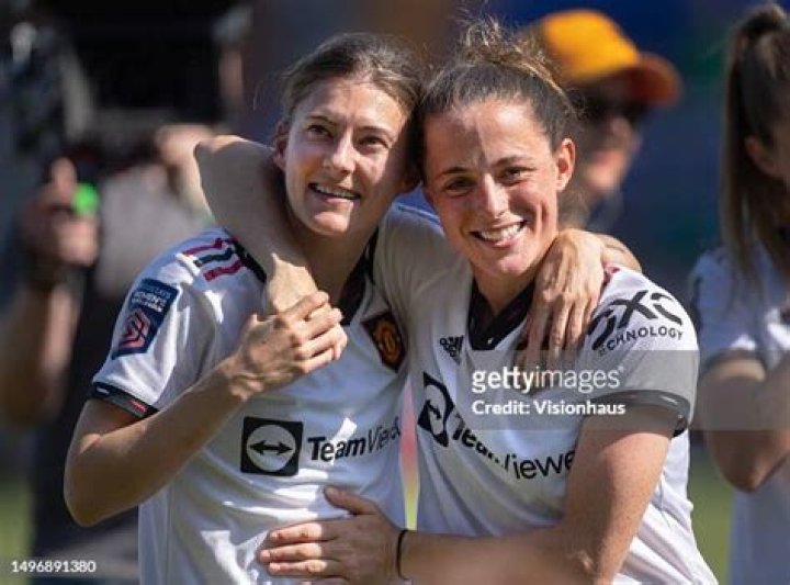 
Hannah Blundell Partner Tom Pett As She Is Dating A Footballer 