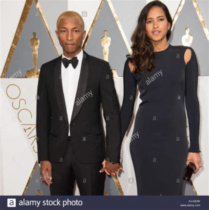 
Helen Lasichanh Height, Weight, Net Worth, Age, Birthday, Wikipedia, Who, Nationality, Biography 