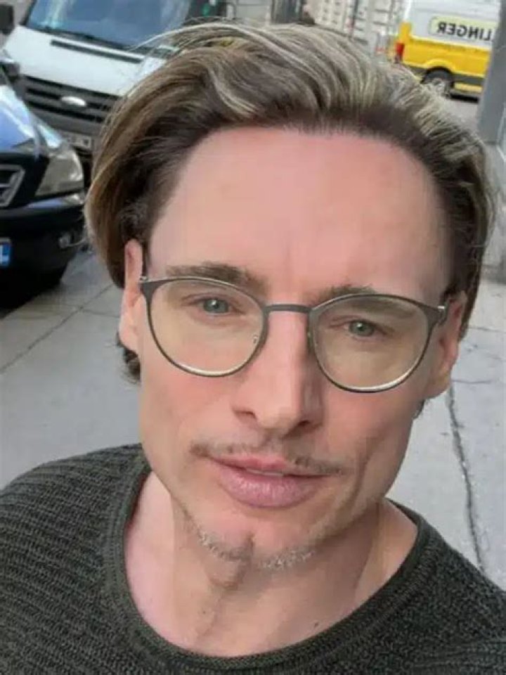 
Hendrik Haase Height, Weight, Net Worth, Age, Birthday, Wikipedia, Who, Nationality, Biography 