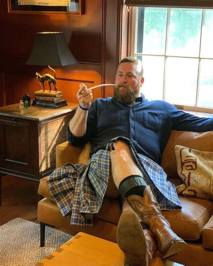 
HGTV Fans Are Thirsting After ‘Home Town’ Star Ben Napier as He Shows Off His Custom Kilt 