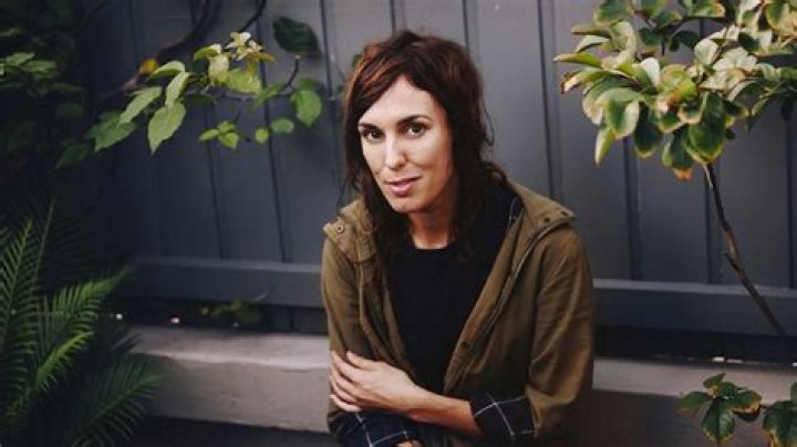 
Holly Throsby Height, Weight, Net Worth, Age, Birthday, Wikipedia, Who, Nationality, Biography 