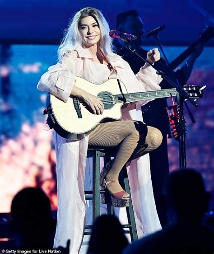 How Did Shania Twain Lose Weight? Is It A Side Effect Of Lyme Disease?