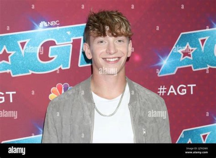 
How Old Is Lee Collinson? AGT 2022 Contestant Age Wiki – Does He Have A Girlfriend? 
