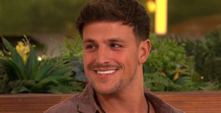 
How Tall Is Love Island 2022 Luca Bish Height? Learn About Fishmonger From Brighton 