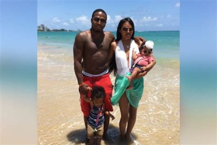 
Is Adrien Broner is Married to Wife? Or Dating a Girlfriend? 