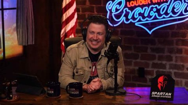 
Is Dave Landau Married to Wife? Or Dating a Girlfriend? 