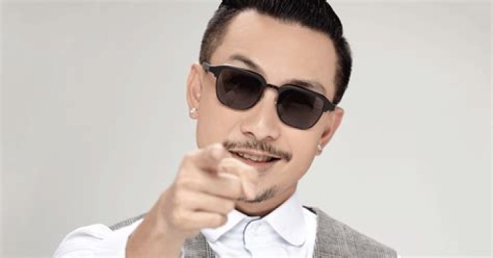 
Is Joey Boy Married to Wife? Or Dating a Girlfriend? 