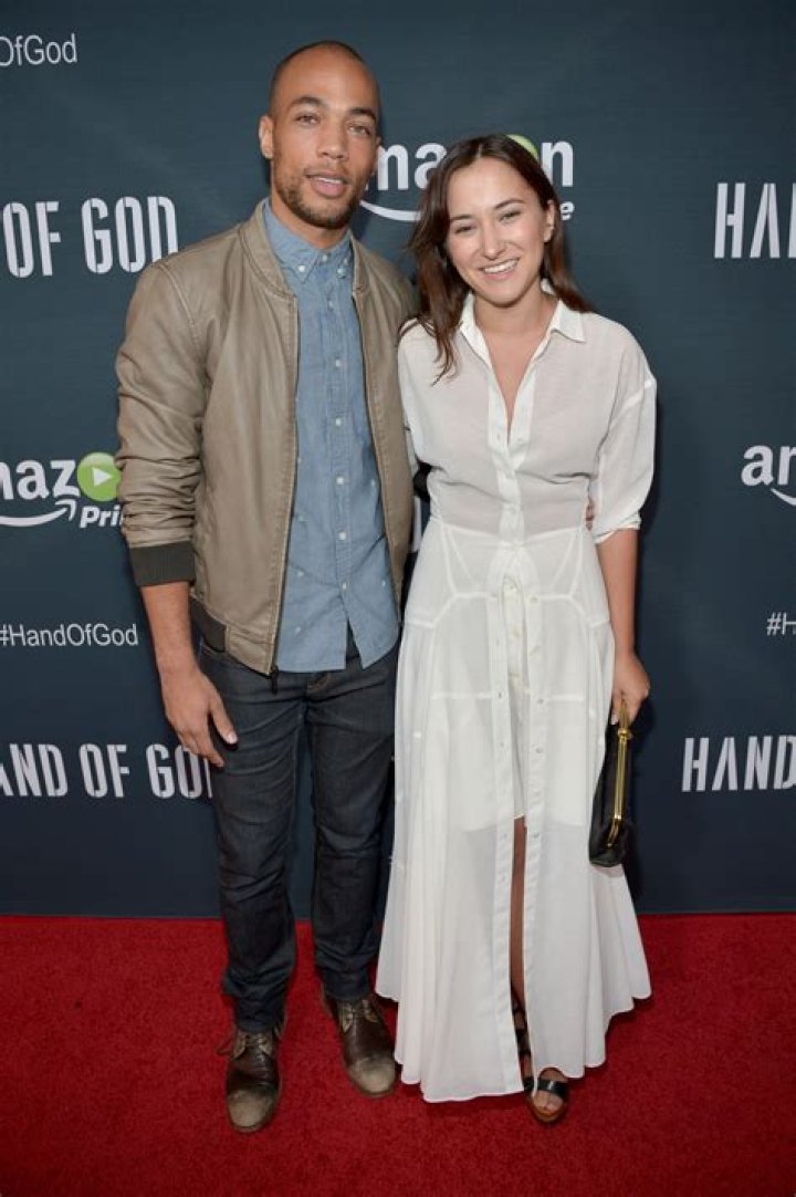 
Is Kendrick Sampson Married? Or Dating a Girlfriend? 