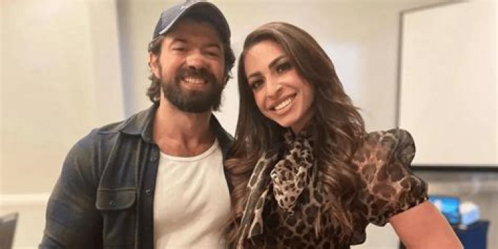 Is Leila Hormozi Transgender? Before Surgery Photos – Meet Husband Alex Hormozi