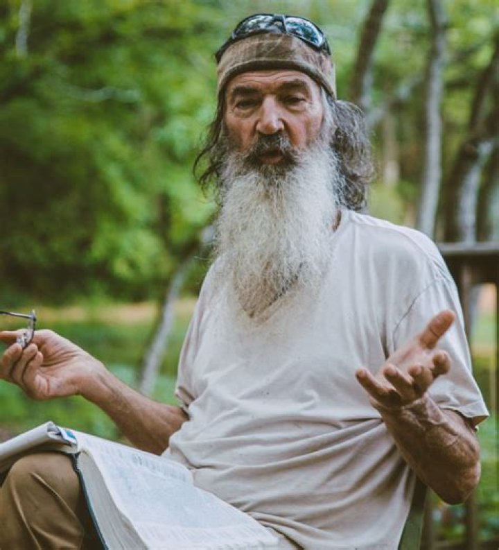 Is Phil Robertson Related To Pat Robertson?